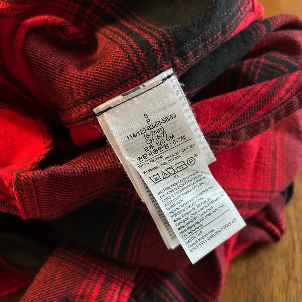 Gap Flannel Button-Up | Classic Red & Black Buffalo Plaid | Boys Size 6–7 | NWT - Picture 7 of 7